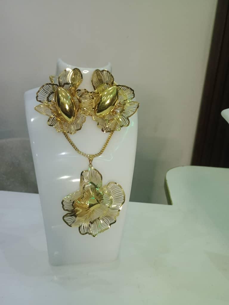 Golden Necklace With Earring